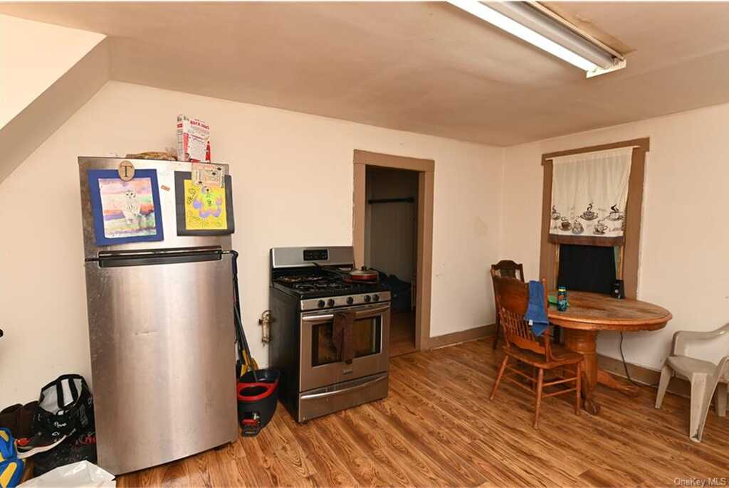 90 Montgomery Street, Middletown, NY 10940 - Photo 2 of 8