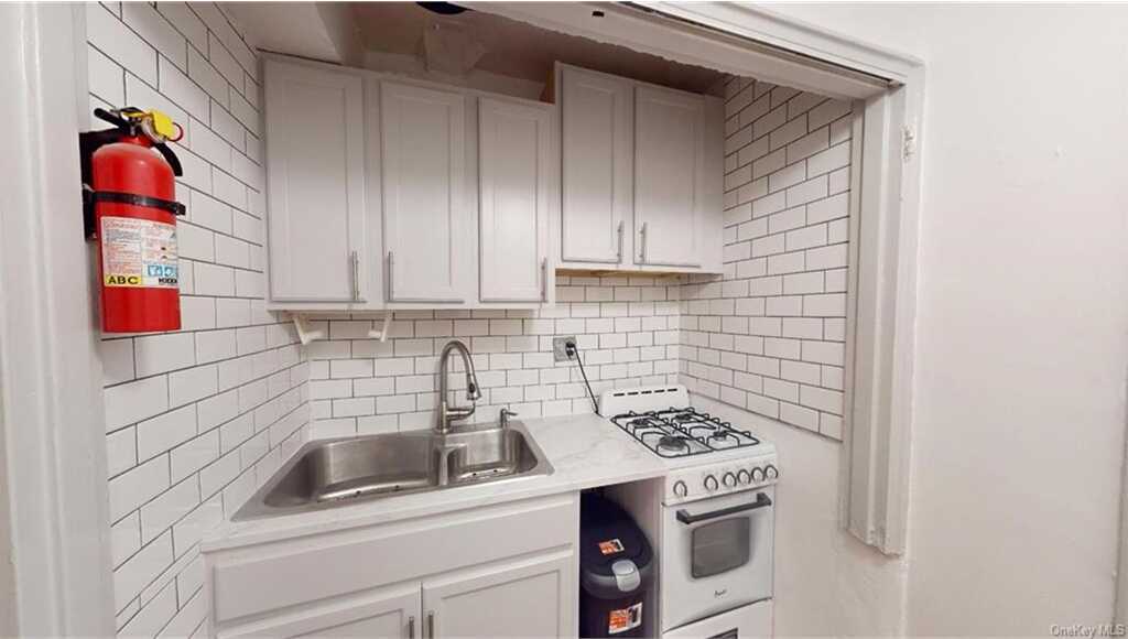 55 Ehrbar Avenue, Unit #3M, Mount Vernon, NY 10552 - Photo 3 of 9