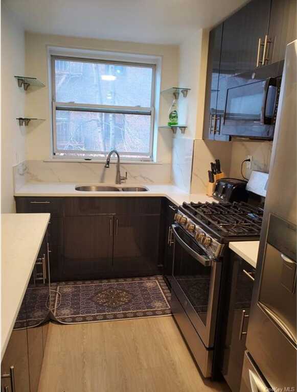 25 Franklin Avenue, Unit #5M, White Plains, NY 10601 - Photo 4 of 6