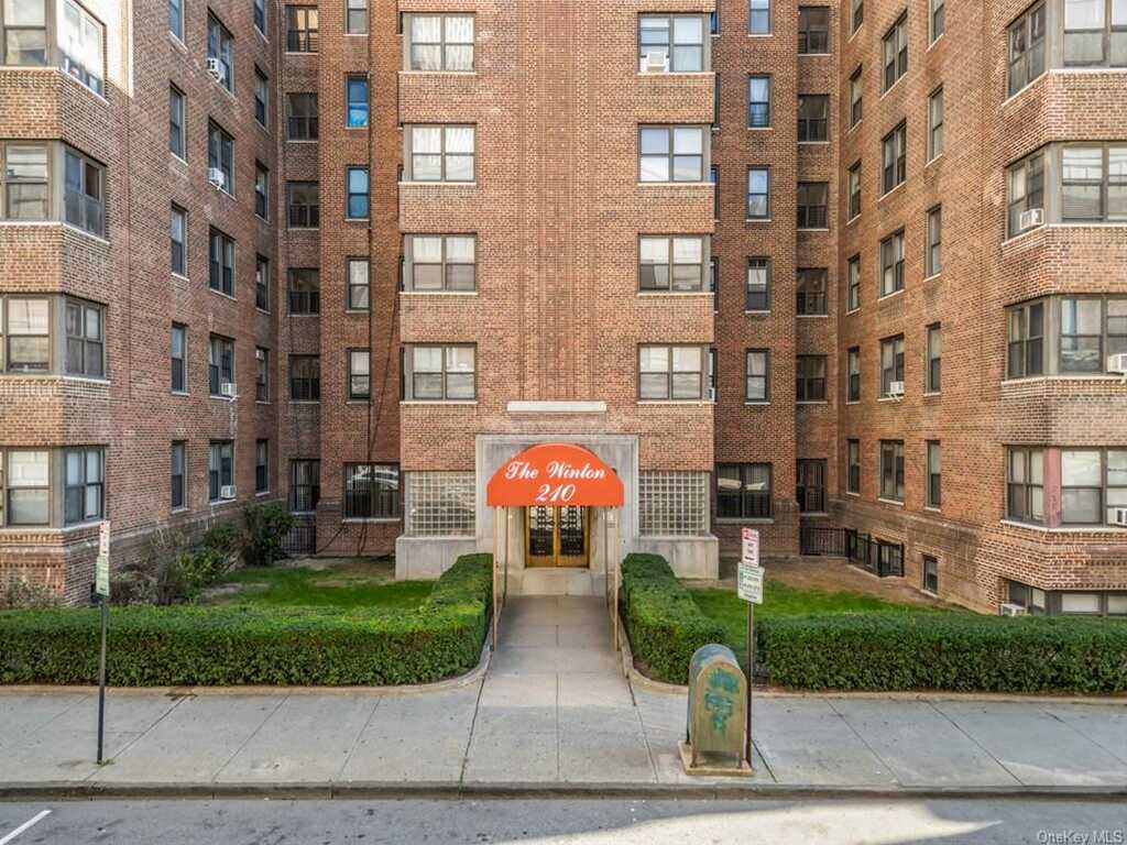 210 Martine Avenue, Unit #1G, White Plains, NY 10601