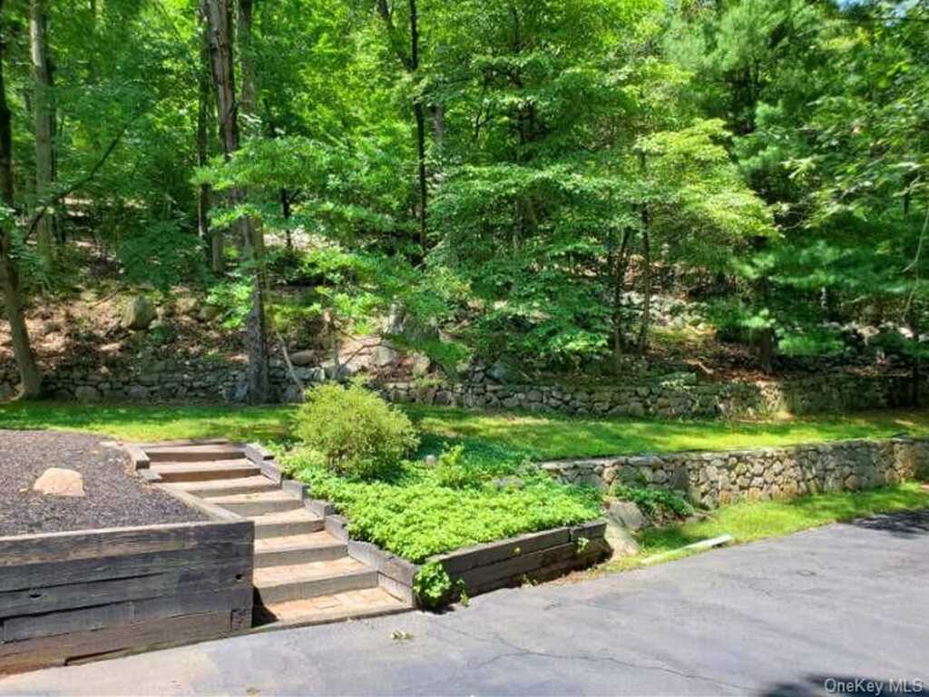 19 Mountainside Lane, Stony Point, NY 10980 - Photo 7 of 36