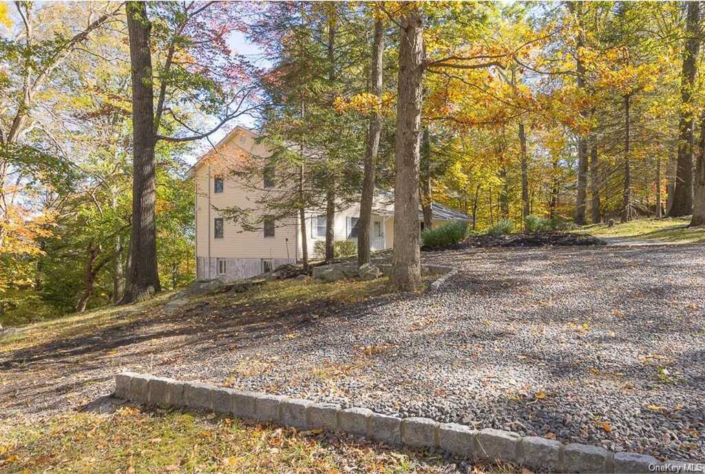 142 Buckberg Mountain Road, Stony Point, NY 10986 - Photo 3 of 36