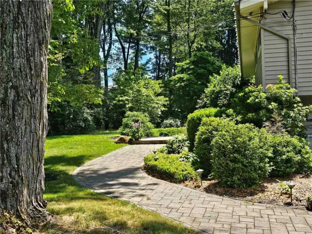 3 Sandstone Trail, New City, NY 10956 - Photo 2 of 19