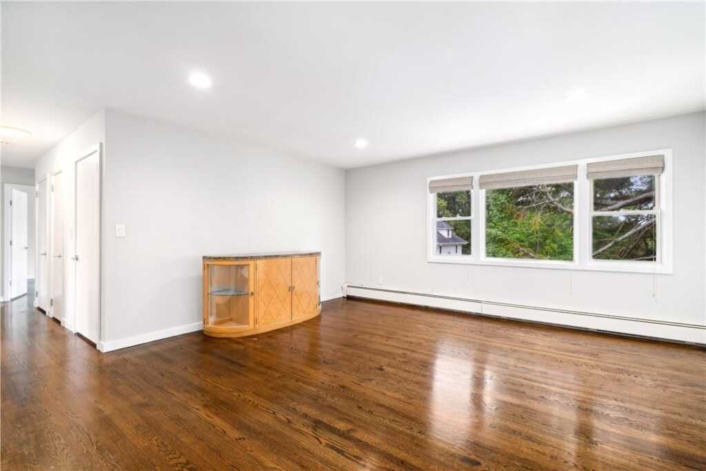 29 Ridgeview Avenue, Unit #A, White Plains, NY 10606 - Photo 4 of 22