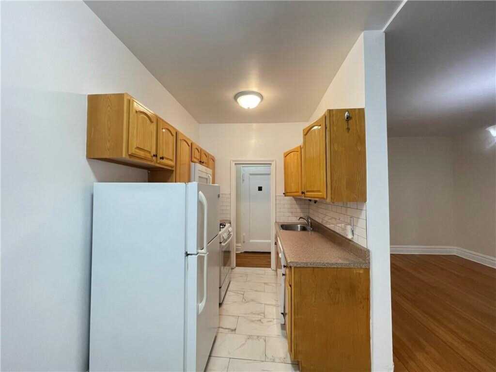 120 Stonelea Place, Unit #4H, New Rochelle, NY 10801 - Photo 5 of 11