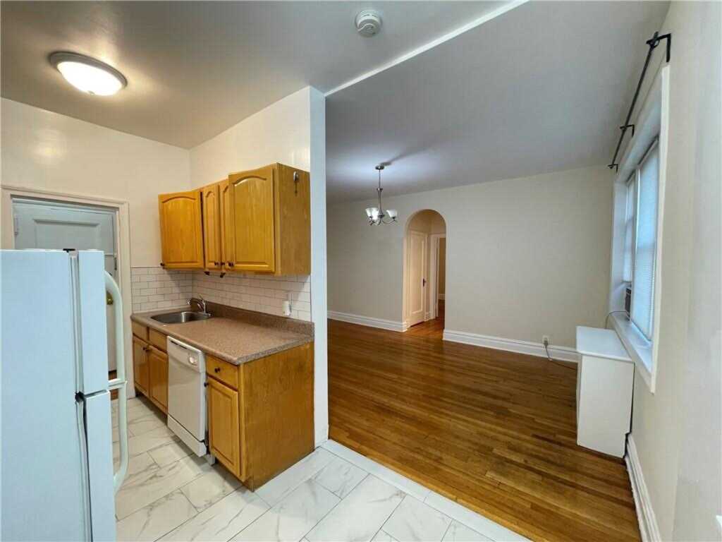 120 Stonelea Place, Unit #4H, New Rochelle, NY 10801 - Photo 6 of 11