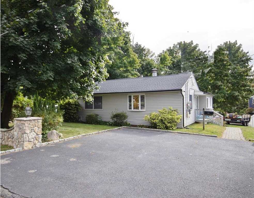 65 Blauvelt Road, Nanuet, NY 10954 - Photo 4 of 36