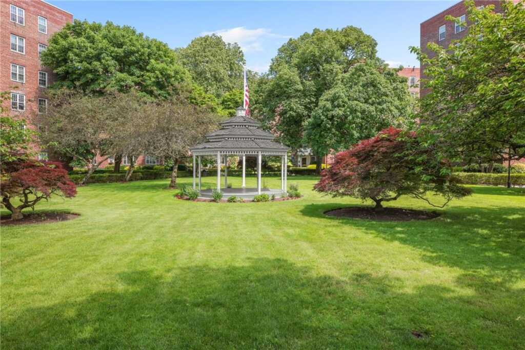 230 Pelham Road, Unit #5E, New Rochelle, NY 10805 - Photo 13 of 19