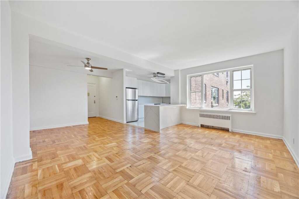 230 Pelham Road, Unit #5E, New Rochelle, NY 10805 - Photo 3 of 19