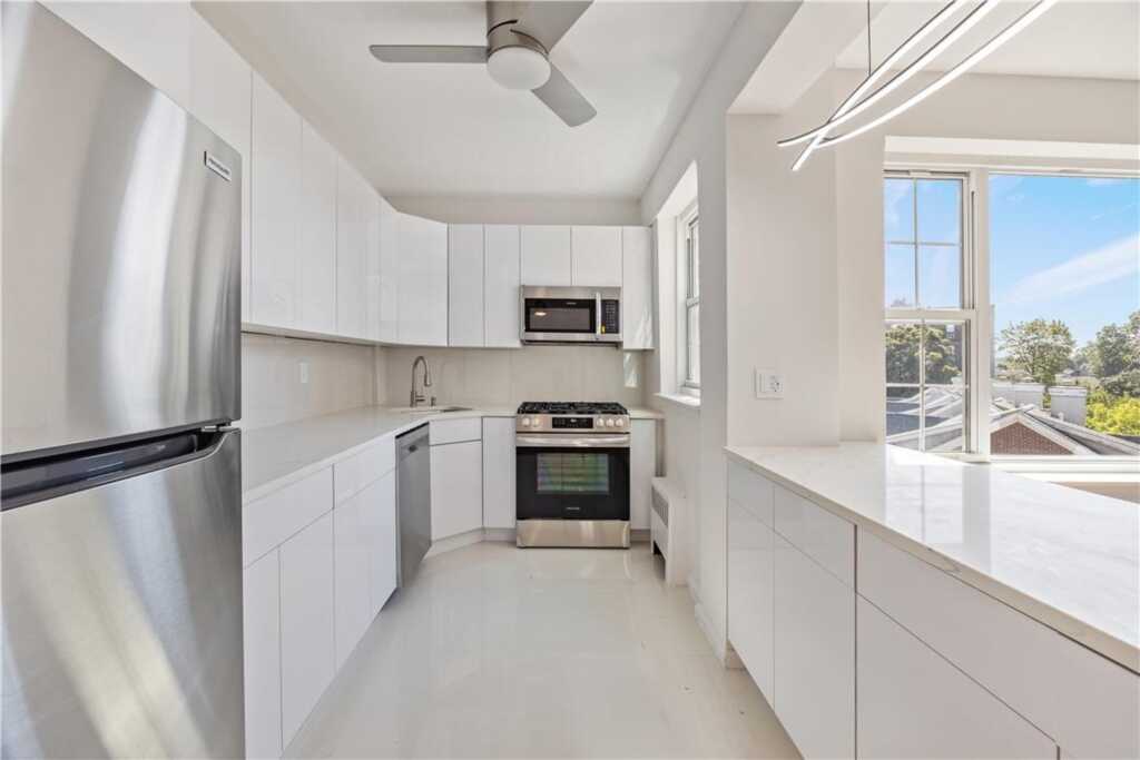 230 Pelham Road, Unit #5E, New Rochelle, NY 10805 - Photo 4 of 19