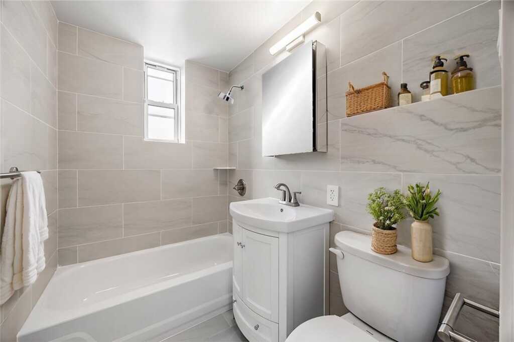 230 Pelham Road, Unit #5E, New Rochelle, NY 10805 - Photo 7 of 19