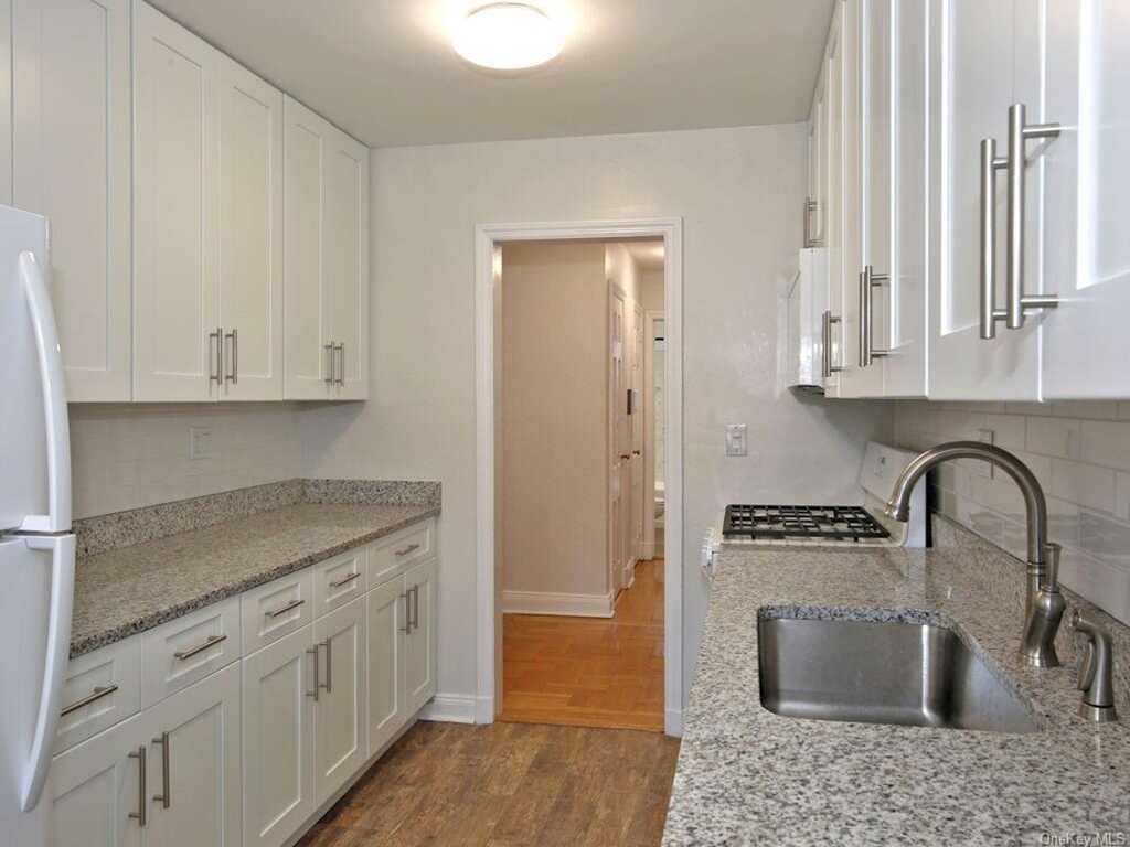 5 Laurel Street, Unit #C1, Rye, NY 10580 - Photo 4 of 7