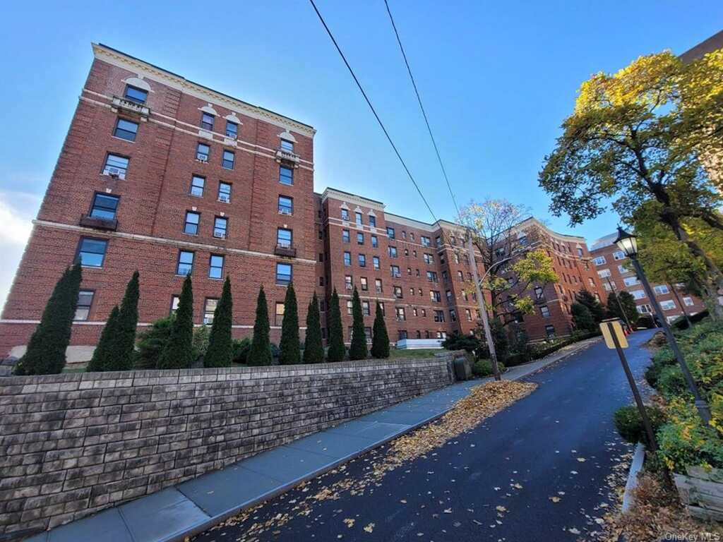 1 Broad Parkway, Unit #5R, White Plains, NY 10601