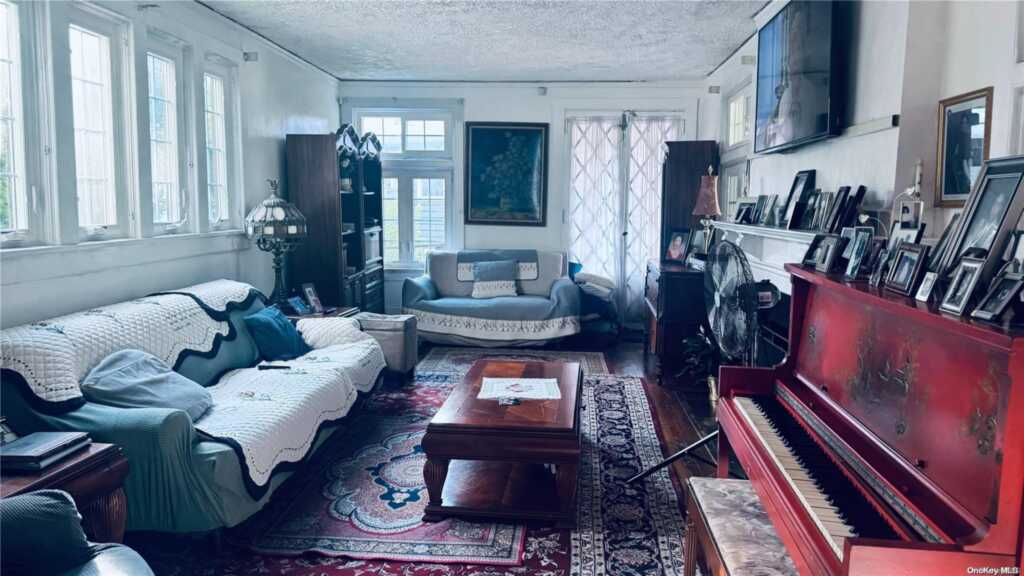 140 Walworth Avenue, White Plains, NY 10606 - Photo 2 of 12