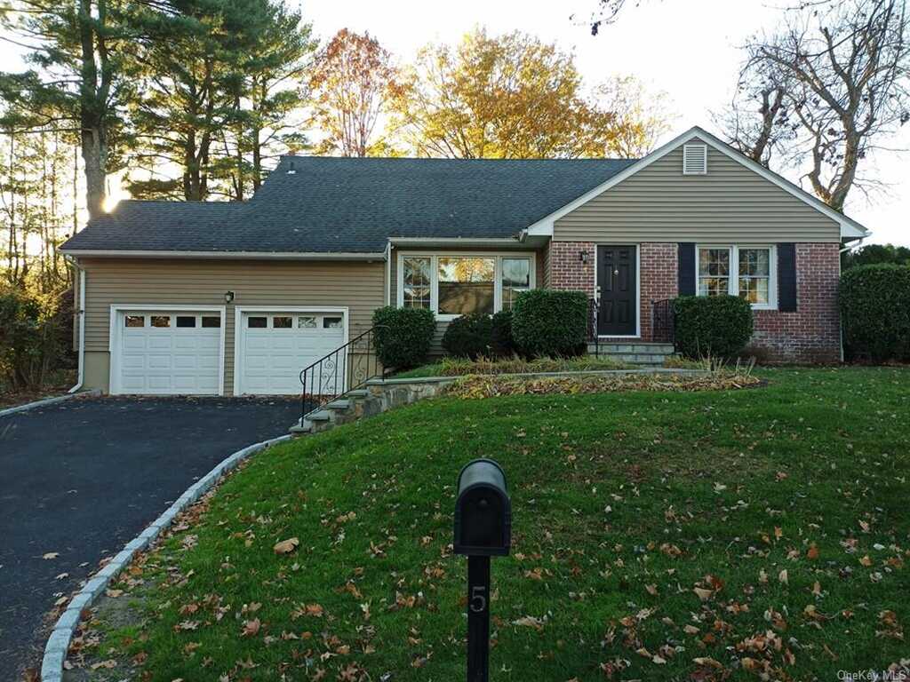 5 Copper Beech Circle, White Plains, NY 10605 - Photo 2 of 26