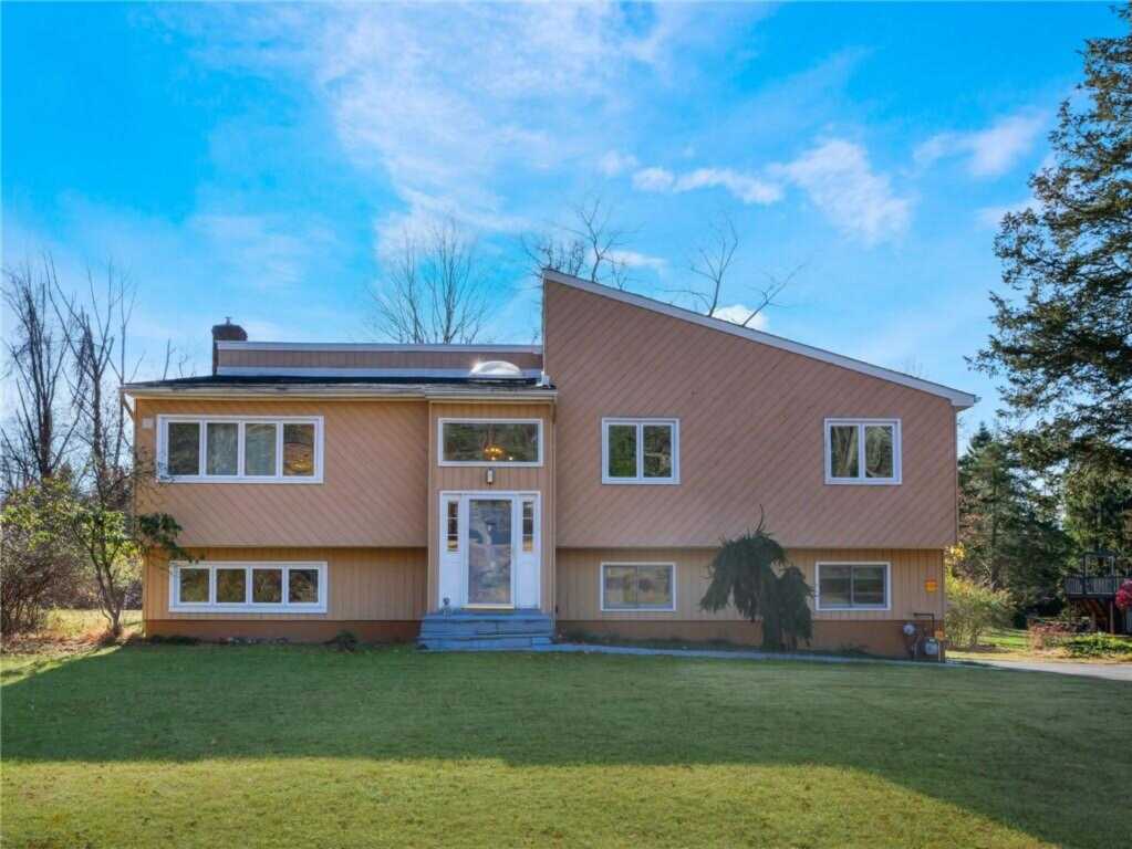 1 Thornbrook Lane, Suffern, NY 10901