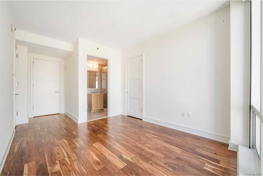 1 Renaissance Square, Unit #V4A, White Plains, NY 10601 - Photo 4 of 27