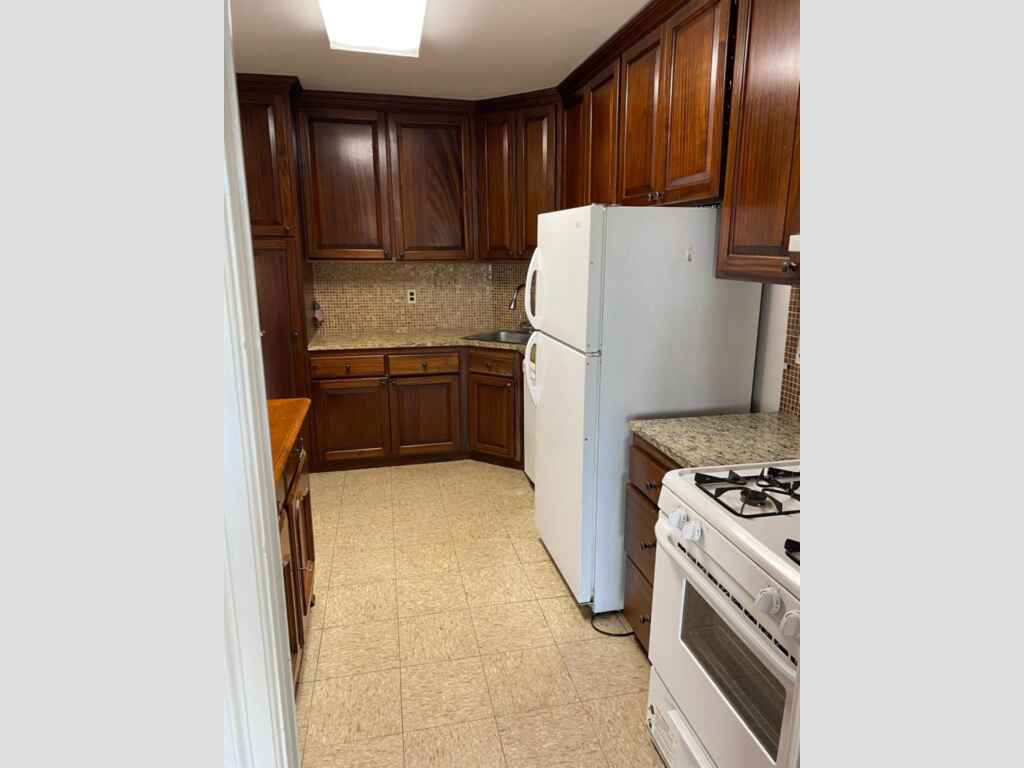 300 Martine Avenue, Unit #5B, White Plains, NY 10601 - Photo 5 of 8