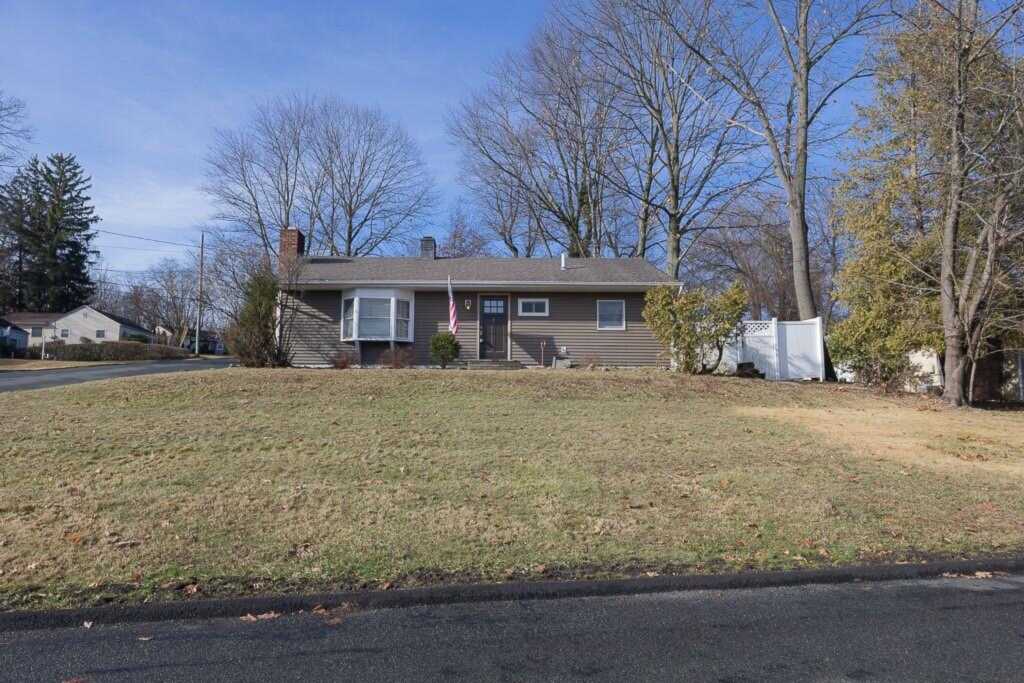 1 Staubitz Avenue, Pearl River, NY 10965 - Photo 4 of 31