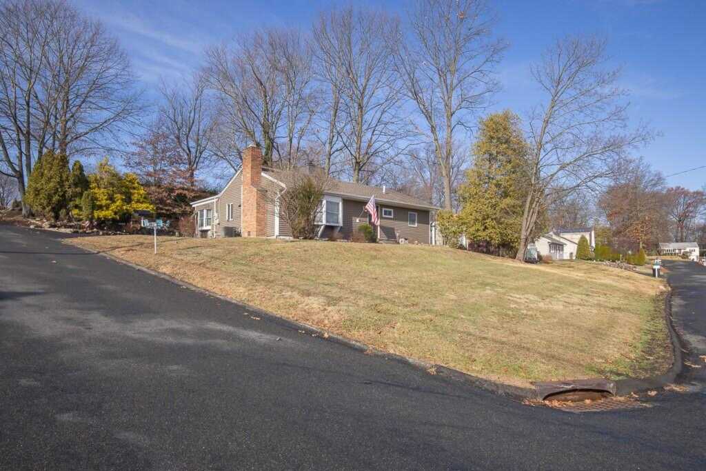 1 Staubitz Avenue, Pearl River, NY 10965 - Photo 5 of 31
