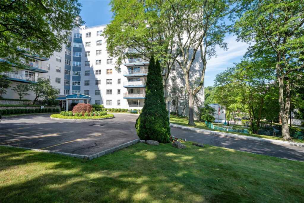 499 Broadway, Unit #2L, White Plains, NY 10603 - Photo 2 of 18