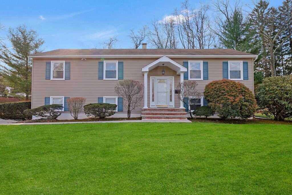 6 Lenbar Circle, New City, NY 10956