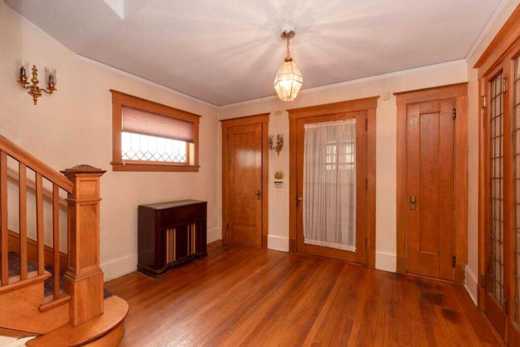 29 Davis Avenue, New Rochelle, NY 10805 - Photo 11 of 37