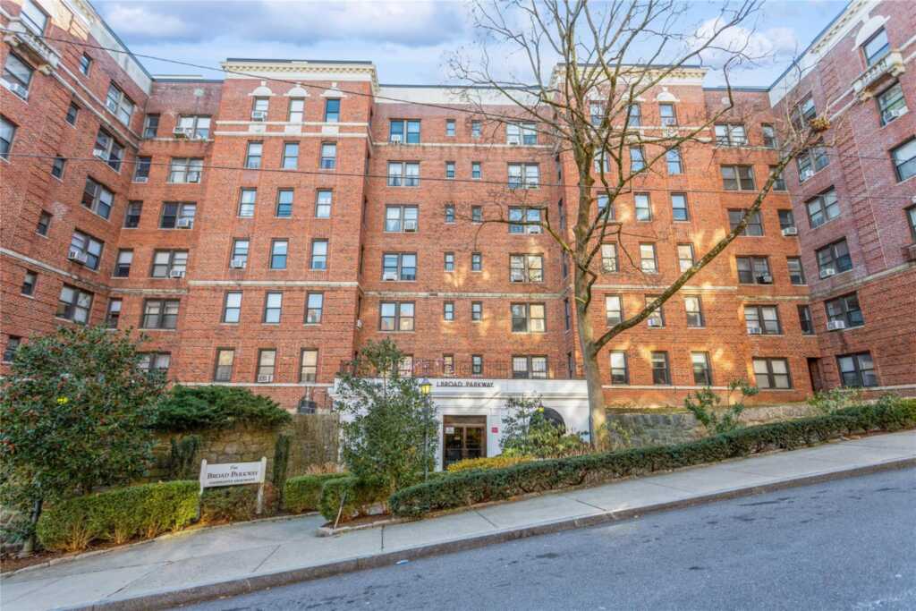 1 Broad Parkway, Unit #3-M, White Plains, NY 10601