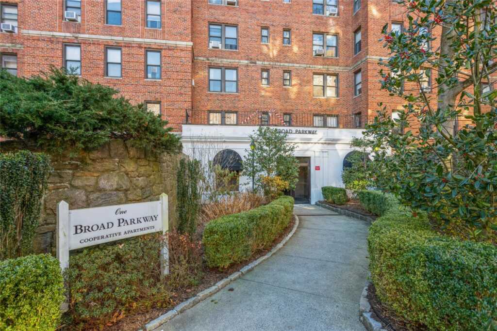 1 Broad Parkway, Unit #3-M, White Plains, NY 10601 - Photo 2 of 13