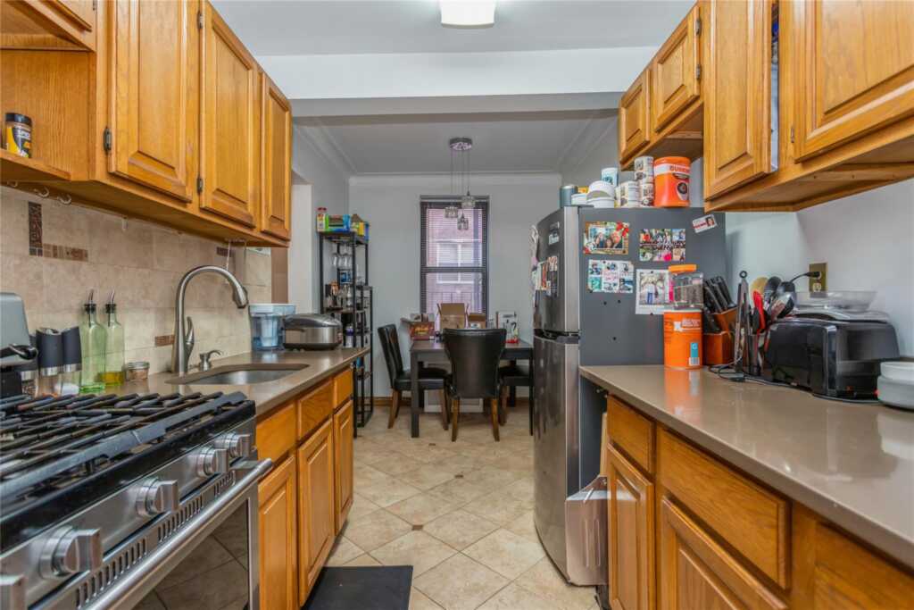 1 Broad Parkway, Unit #3-M, White Plains, NY 10601 - Photo 3 of 13