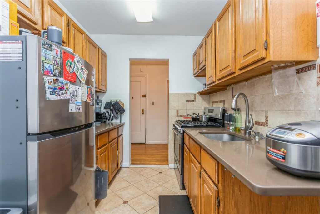 1 Broad Parkway, Unit #3-M, White Plains, NY 10601 - Photo 5 of 13