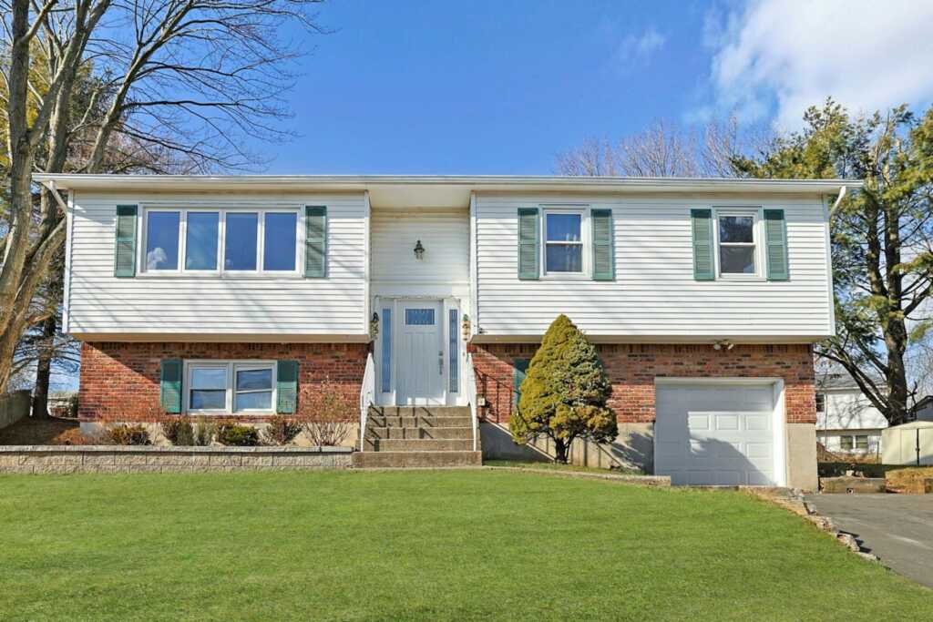 38 Jockey Hollow Drive, Nanuet, NY 10954 - Photo 2 of 33