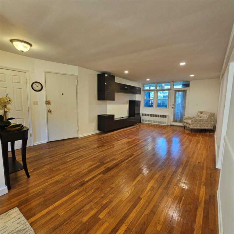 103 Wiltshire Road, Unit #D6, New Rochelle, NY 10583 - Photo 2 of 17