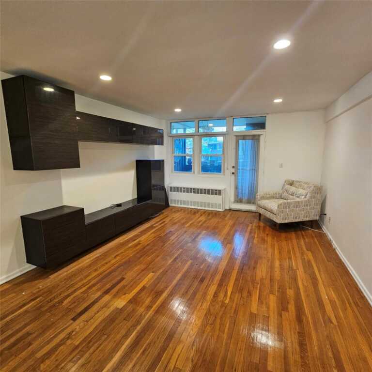103 Wiltshire Road, Unit #D6, New Rochelle, NY 10583 - Photo 3 of 17