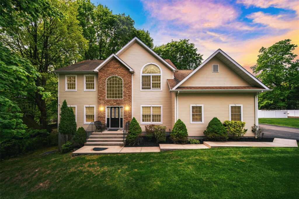 83 Airmont Road, Suffern, NY 10901