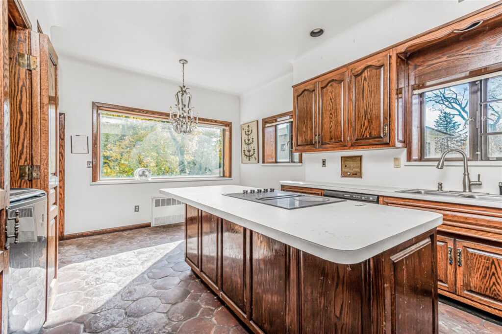 129 Lyncroft Road, New Rochelle, NY 10804 - Photo 13 of 38