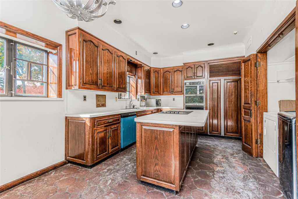 129 Lyncroft Road, New Rochelle, NY 10804 - Photo 14 of 38