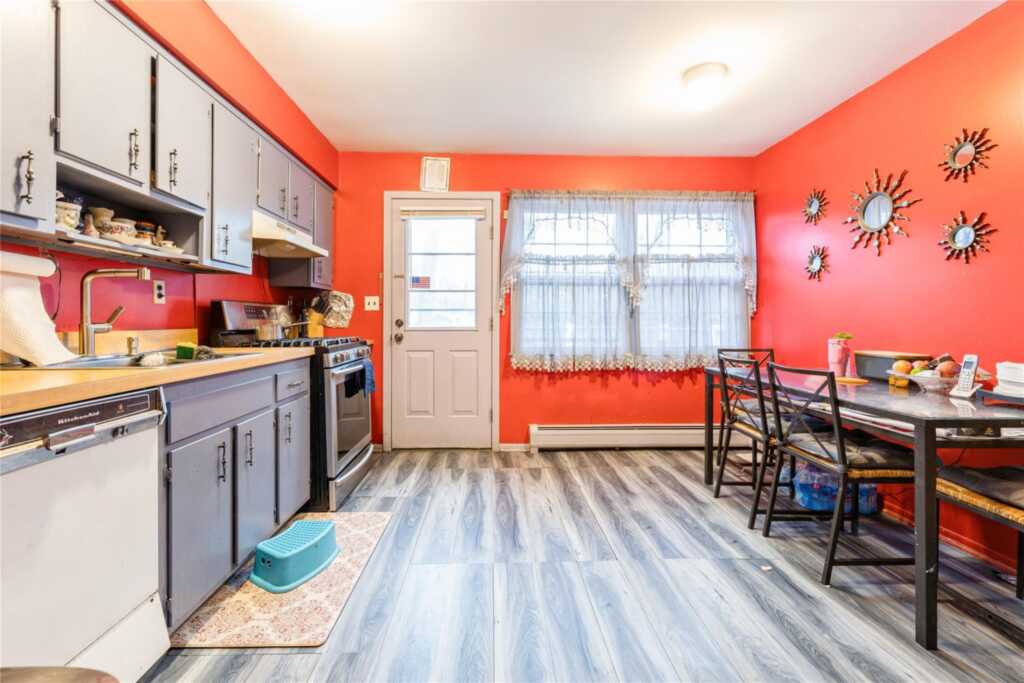 95 Hillside Avenue, Suffern, NY 10901 - Photo 3 of 19