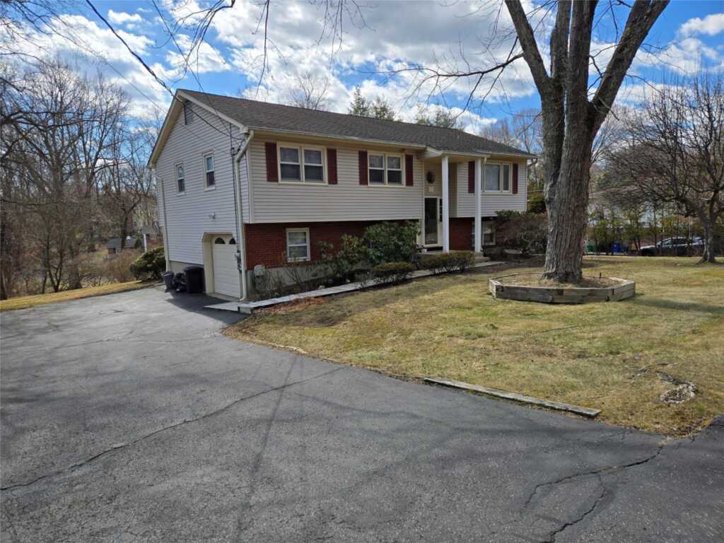 494 Blauvelt Road, Pearl River, NY 10965 - Photo 5 of 34