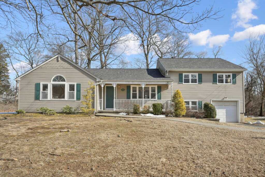68 Rowan Road, Pearl River, NY 10965