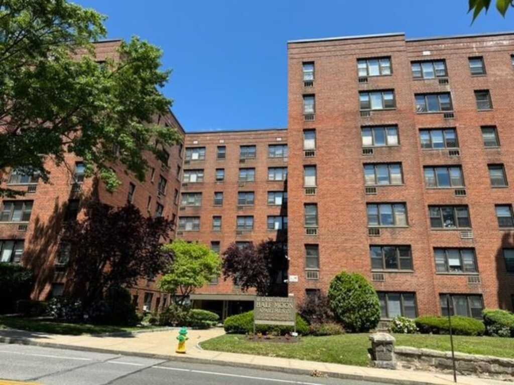 11 Lake Street, Unit #2Y, White Plains, NY 10603 - Photo 1 of 1