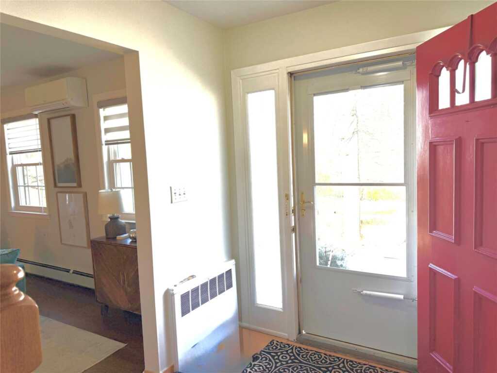 49 Spencer Drive, New Rochelle, NY 10801 - Photo 3 of 25