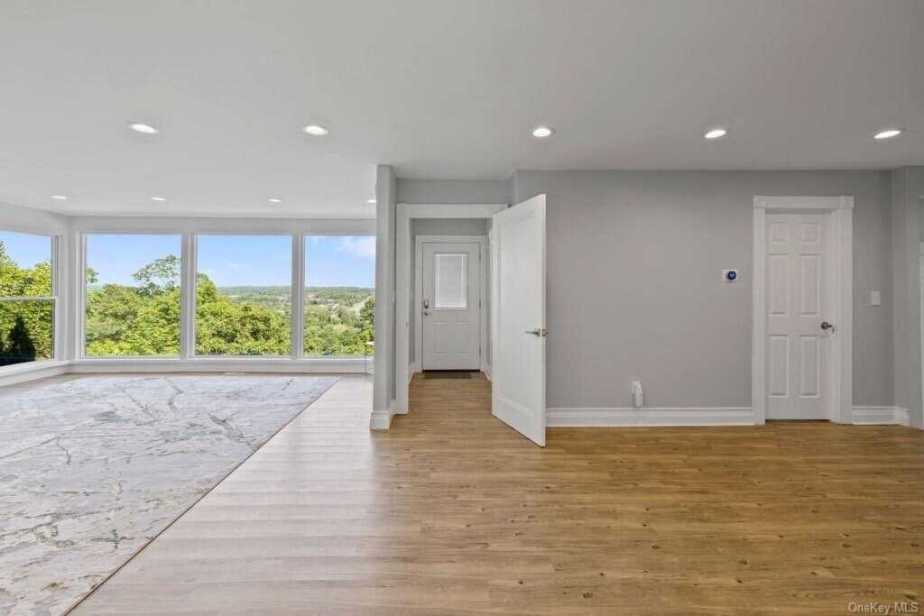 52 Pavilion Road, Suffern, NY 10901
