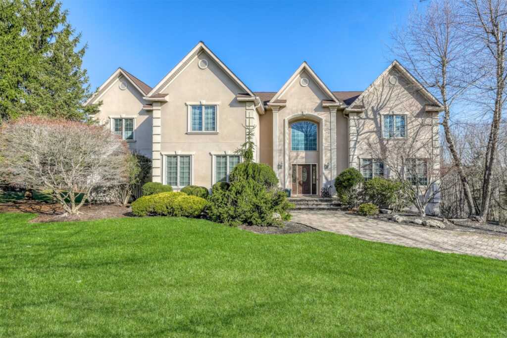 38 Powder Horn Drive, Suffern, NY 10901