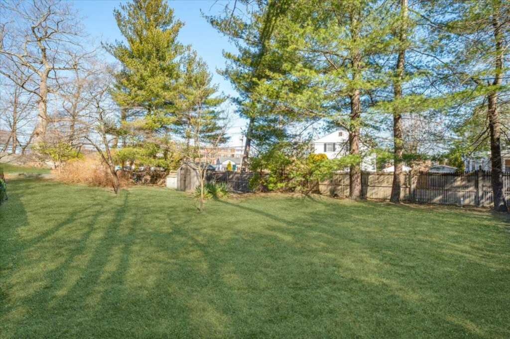 1 Mead Pond Lane, Rye, NY 10580 - Photo 7 of 30