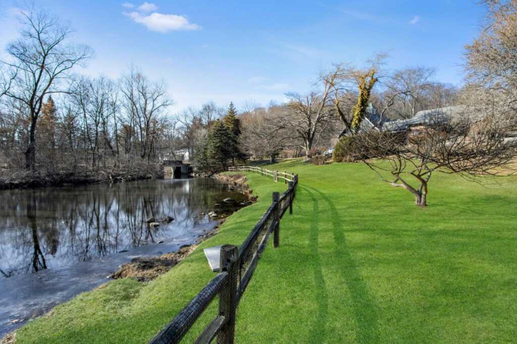 374 Mountain Road, New City, NY 10956 - Photo 2 of 45