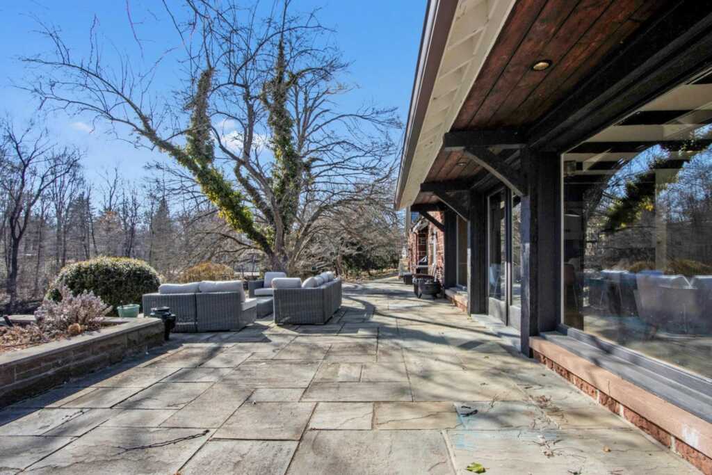 374 Mountain Road, New City, NY 10956 - Photo 3 of 45