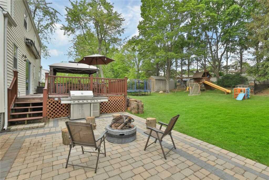 329 Gilbert Avenue, Pearl River, NY 10965 - Photo 25 of 28