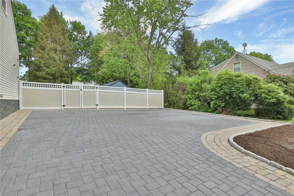 329 Gilbert Avenue, Pearl River, NY 10965 - Photo 3 of 28
