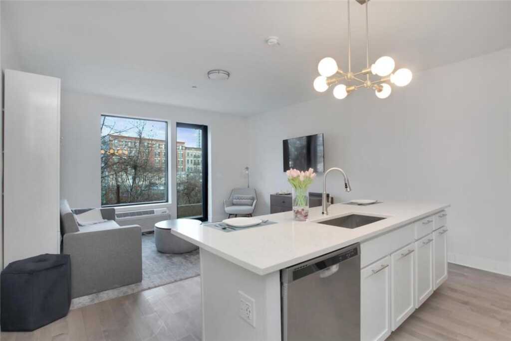20 Burling Lane, Unit #2J, New Rochelle, NY 10801 - Photo 10 of 31